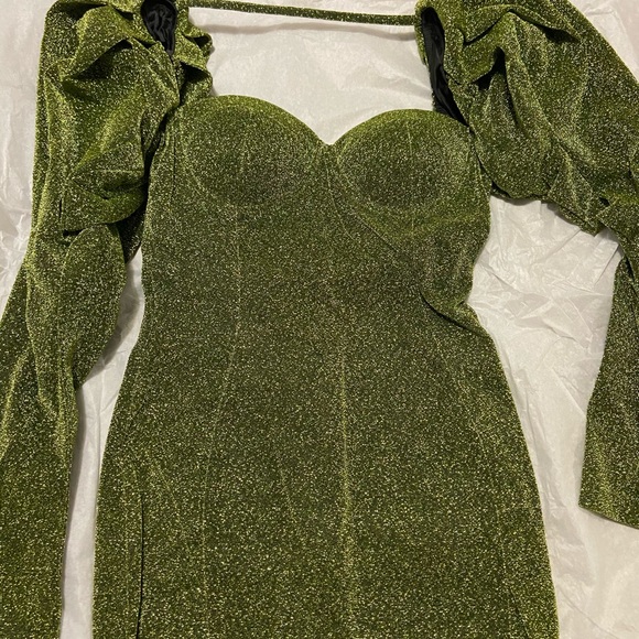 Green Puff Shoulder Dress - Picture 5 of 6